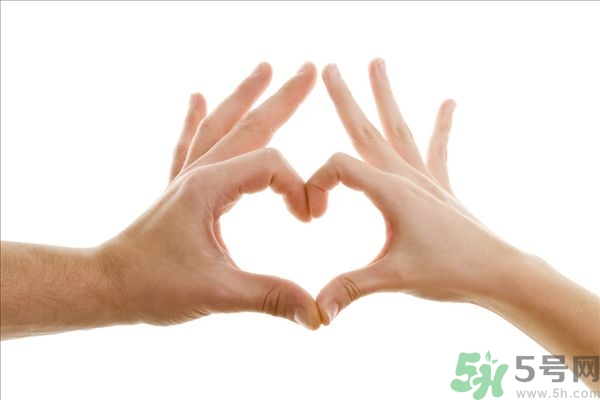 手上長小疙瘩怎么辦？手上長小疙瘩很癢是怎么回事？