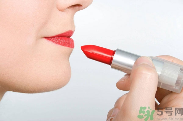 唇色淺用什么顏色的口紅？涂什么顏色的口紅最自然？