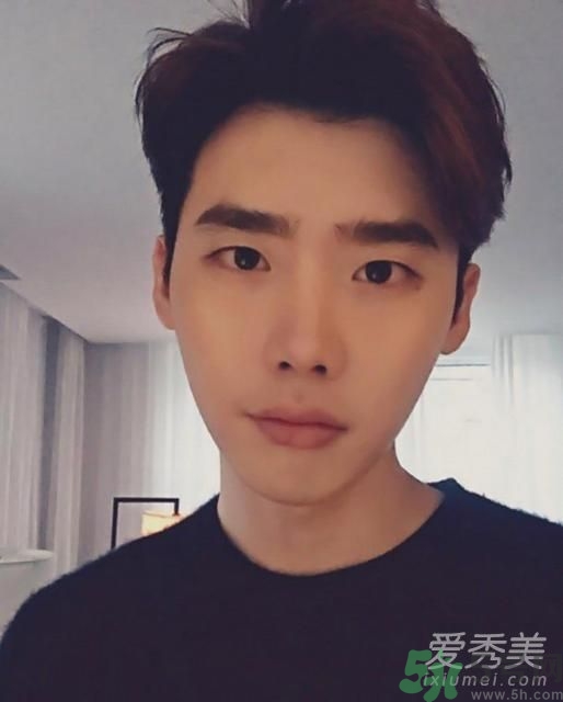 李鐘碩發(fā)型是什么？姜哲發(fā)型是什么？