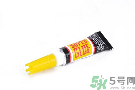 502膠水怎么洗？如何祛除衣服上的膠水？