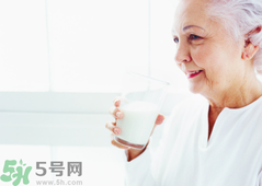 老年人骨質(zhì)疏松吃什么好？骨質(zhì)疏松應(yīng)該如何預(yù)防？