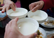 喝糯米酒能豐胸嗎？喝米酒能護膚嗎？