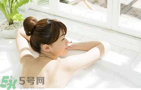 剖腹產(chǎn)后多久可以洗澡？剖腹產(chǎn)后洗澡正確的洗澡方法及注意事項(xiàng)