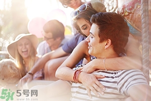 女生喜歡成熟的男生嗎？女生喜歡成熟穩(wěn)重的類型嗎？