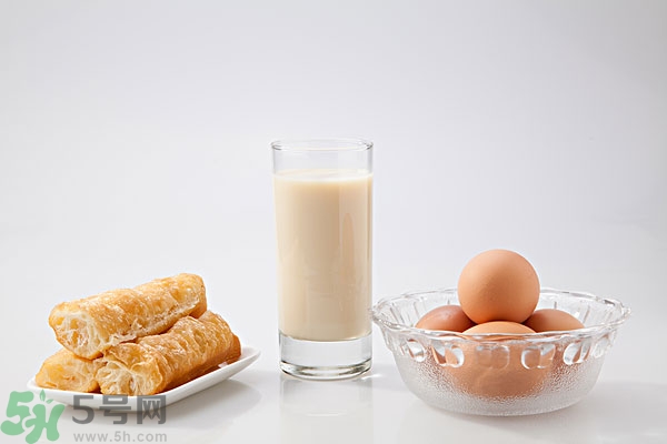 豆奶粉結(jié)塊還能喝嗎？豆奶粉分層還能喝嗎？