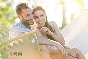女生喜歡成熟的男生嗎？女生喜歡成熟穩(wěn)重的類型嗎？