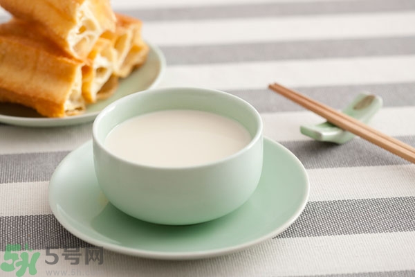 豆奶粉結(jié)塊還能喝嗎？豆奶粉分層還能喝嗎？