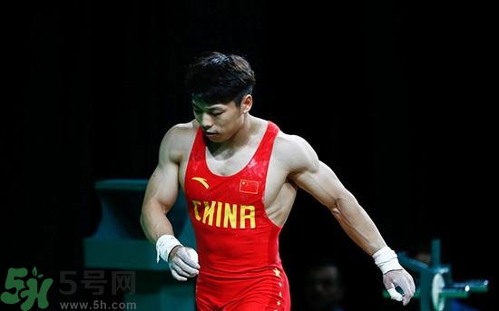 諶利軍舉重棄權(quán) 舉重為什么容易腿抽筋？