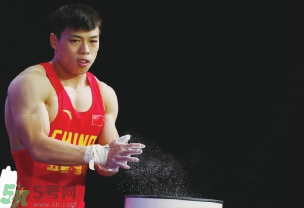 諶利軍舉重棄權(quán) 舉重為什么容易腿抽筋？