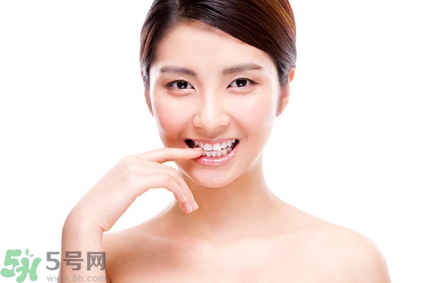 寶寶為什么喜歡咬指甲？寶寶咬指甲是怎么回事？