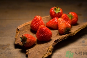 草莓有點(diǎn)爛還能吃嗎？草莓爛了一點(diǎn)還能吃嗎？