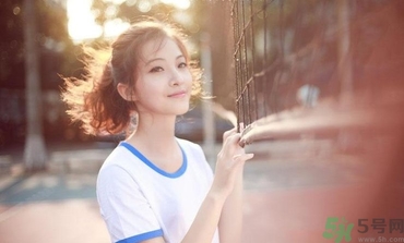 13歲女生平胸怎么辦？13歲女生平胸正常嗎？