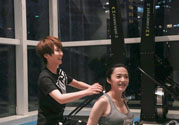 女生去健身房怎么穿衣服？女生去健身房穿什么鞋？