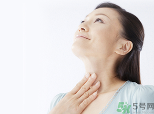 秋季嗓子干癢咳嗽是怎回事？秋季嗓子干癢咳嗽怎么辦？