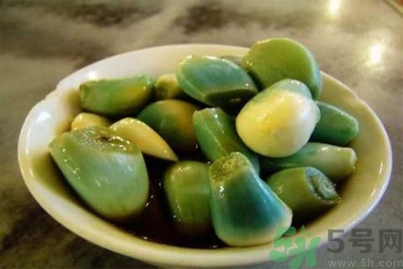  醋泡大蒜對(duì)健康有什么影響？醋泡大蒜的做法是什么？