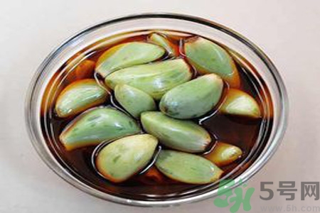  醋泡大蒜對(duì)健康有什么影響？醋泡大蒜的做法是什么？