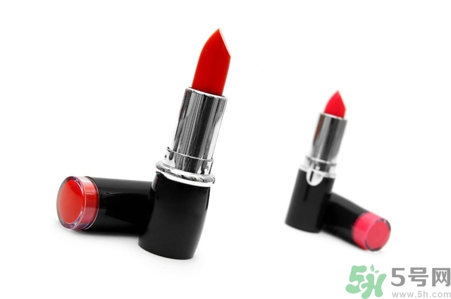 皮膚黑涂什么顏色口紅好看？皮膚白涂什么顏色的口紅？