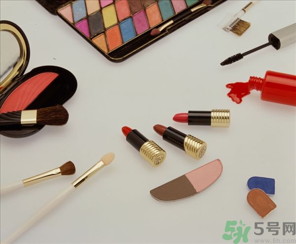 口紅掉色正常嗎？口紅掉色好還是不掉色好？