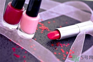 皮膚黑涂什么顏色口紅好看？皮膚白涂什么顏色的口紅？