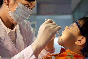 洗牙能讓牙齒變白嗎？洗牙對(duì)牙齒有傷害嗎？