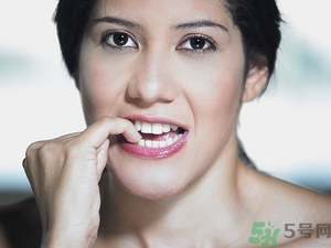 咬指甲什么原因？咬指甲是什么病？