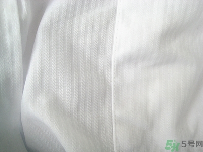 衣服長黑點怎么洗掉？衣服上長霉點怎么去除？