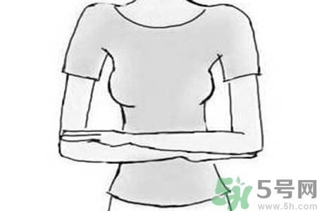 胸部一大一小怎么辦？乳房一大一小的原因是什么？