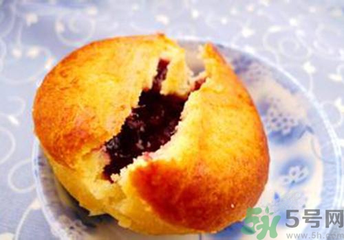 月餅裂開(kāi)了是怎么回事？月餅開(kāi)裂了可以吃嗎？
