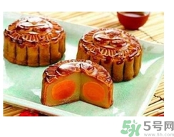 月餅裂開(kāi)了是怎么回事？月餅開(kāi)裂了可以吃嗎？