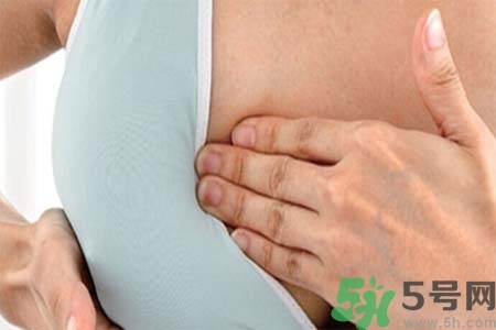 乳房上有硬塊怎么辦？乳房有硬塊的病因是什么？