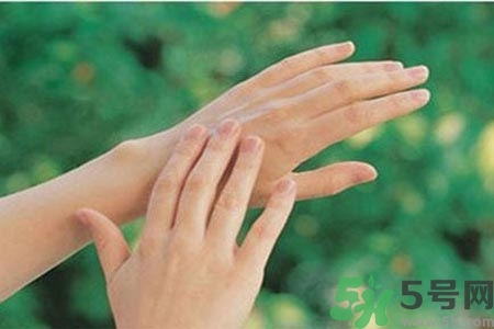 ?手指關(guān)節(jié)疼痛的危害？如何緩解手指關(guān)節(jié)疼痛？