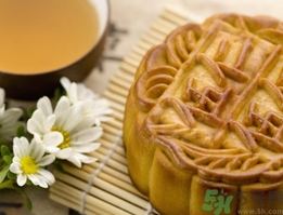 吃月餅可以喝啤酒嗎？吃完月餅可以喝啤酒嗎？