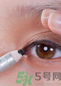 眼線怎么畫(huà)好看圖解？單眼皮怎么畫(huà)眼線好看？