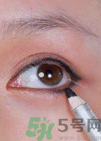 眼線怎么畫(huà)好看圖解？單眼皮怎么畫(huà)眼線好看？