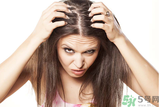 產(chǎn)后多久開(kāi)始掉頭發(fā)？產(chǎn)后脫發(fā)會(huì)持續(xù)多久？