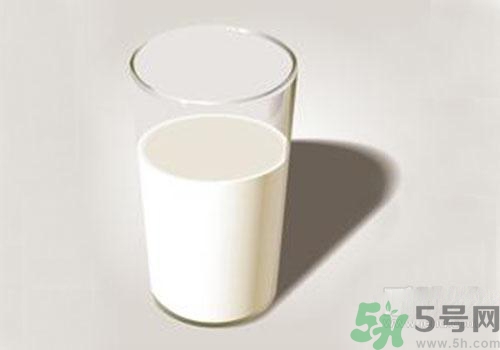 喝純牛奶會上火嗎？喝純牛奶有什么壞處？
