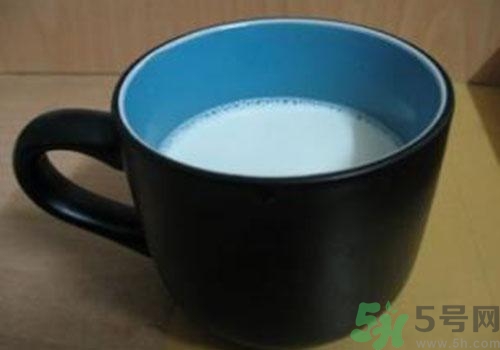 喝純牛奶會上火嗎？喝純牛奶有什么壞處？