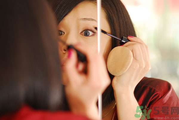 眼影可以當(dāng)眉粉用嗎？眼影可以當(dāng)鼻影用嗎？