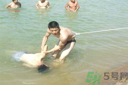 溺水怎么辦？溺水如何自救？
