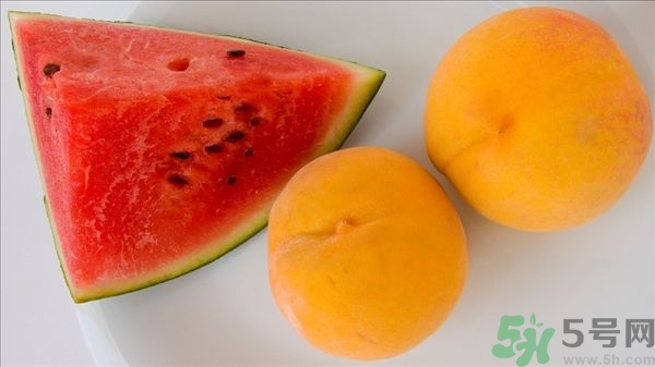 凍成冰的西瓜能吃嗎？吃西瓜拉肚子是怎么回事？