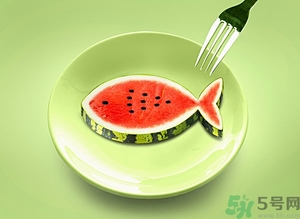 凍成冰的西瓜能吃嗎？吃西瓜拉肚子是怎么回事？
