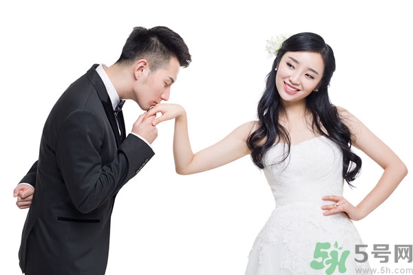 第一次接吻怎么接？和男生接吻沒感覺怎么辦？