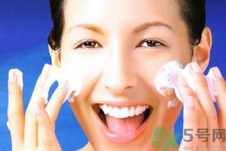 太陽穴長痘是怎么回事？太陽穴長痘的原因是什么？
