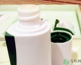 韓后茶蕊嫩白系列適合什么膚質(zhì)？韓后茶蕊baby白適合敏感肌嗎？
