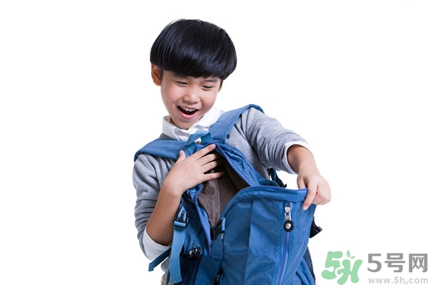 15歲男孩的標(biāo)準(zhǔn)身高應(yīng)該多高？15歲男孩的標(biāo)準(zhǔn)身高體重