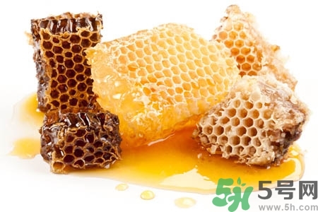 蜂蜜不能和什么一起吃？哪些人不能吃蜂蜜？