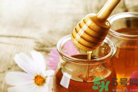 蜂蜜不能和什么一起吃？哪些人不能吃蜂蜜？