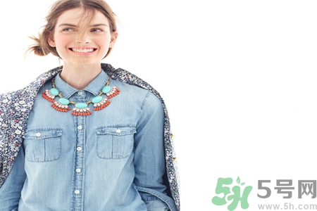 白衣服被染色怎么辦？衣服染色去除小竅門