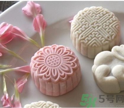 冰皮月餅和冰淇淋月餅有什么區(qū)別？冰皮月餅和冰淇淋月餅?zāi)膫€(gè)好吃？