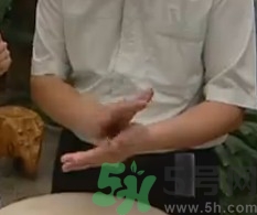 水晶月餅用的什么粉？水晶月餅的做法及配方